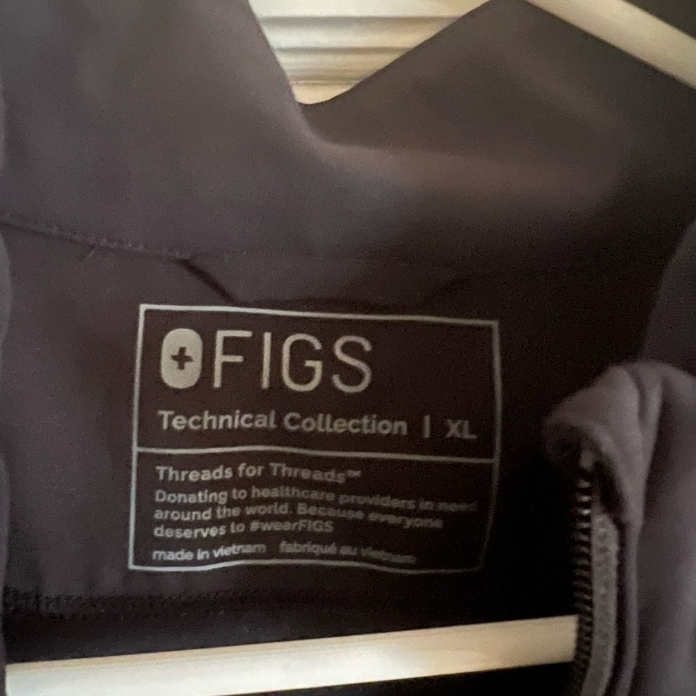 Figs Black On-Shift ContourKnit Jacket - Picture 2 of 6